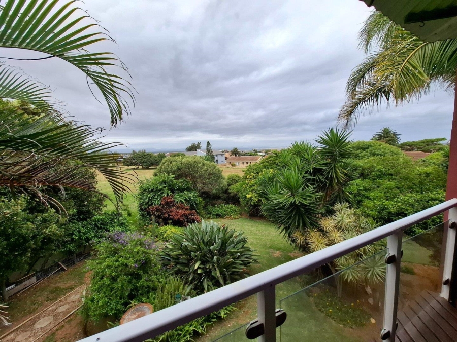 4 Bedroom Property for Sale in Wavecrest Eastern Cape